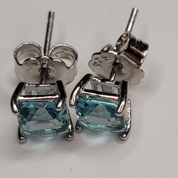 Aquamarine Simulant/ Light Blue Cubic Zirconia Stud Earrings - Picture 3 of 4
